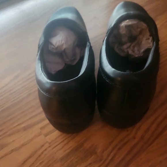 Slip resistant shoes - Picture 4 of 8